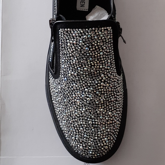 🔥Best Seller🔥 Steve Madden Slip-ons Size 8. - Picture 6 of 10
